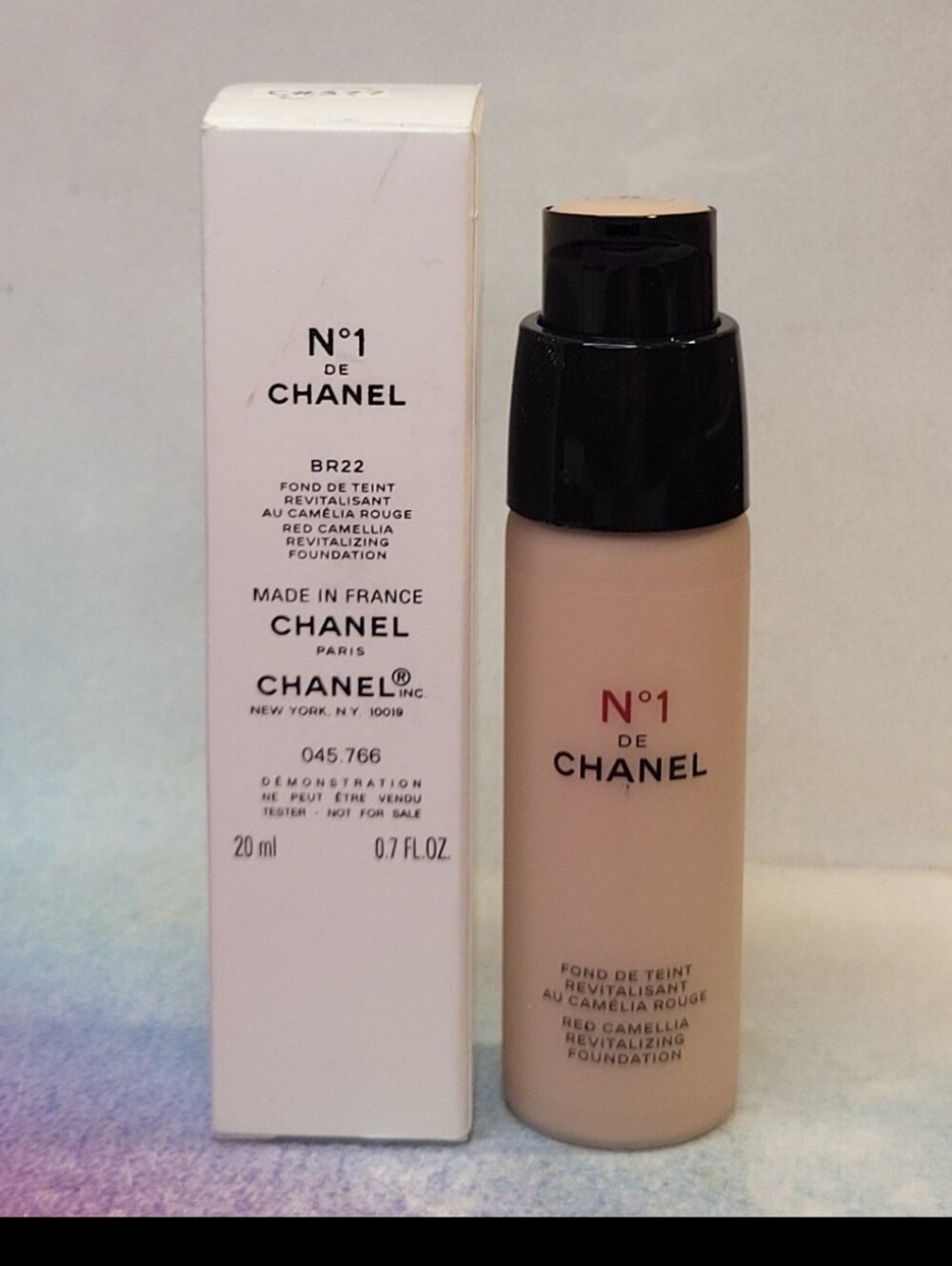 Chanel No 1 De Chanel Red Camellia Revitalizing Foundation BR22